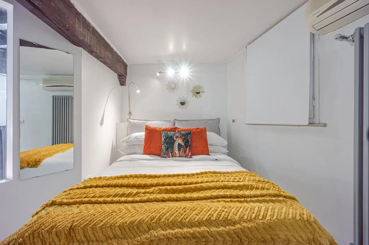 Lucrezia Apartment - Close To Piazza Navona Rome