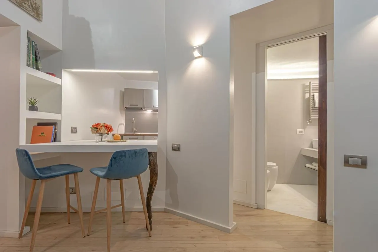 Lucrezia Apartment - Close To Piazza Navona Rome